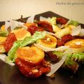 Salade aux quenelles, tomates séchées et parmesan