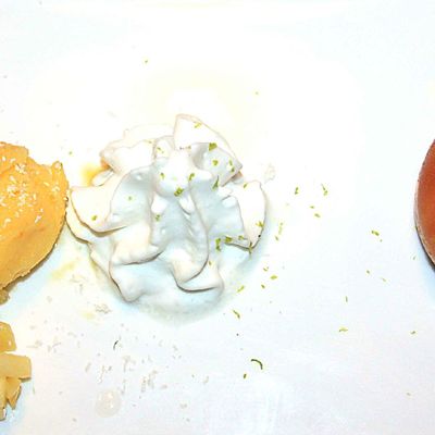 Baba au rhum, sorbet ananas mangue et espuma coco