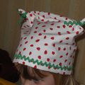 chapeau "aux fraises" et bonnet ouioui !