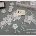 Work in progress... Parure de mariage en dentelle, fleurs en satin, perles et strass en cristal !