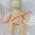 Doudou Peluche Girafe Jaune Bandana Vert Tex