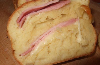 Cake salé au jambon et emmenthal