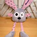 Doudou lapin gris rose personnalisé