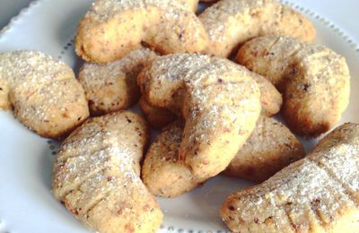 BiSCuiTs CRoiSSaNTs De LuNe AuX NoiSeTTeS