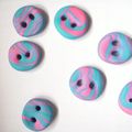 Boutons turquoises/roses