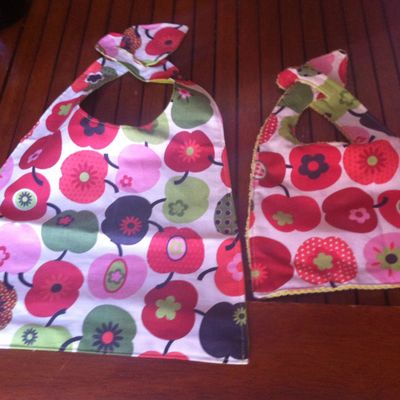 Kit de naissance pour Johana : Les bavoirs Et Hop assortis