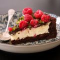 Cheesecake framboises, pistaches et chocolat croquant