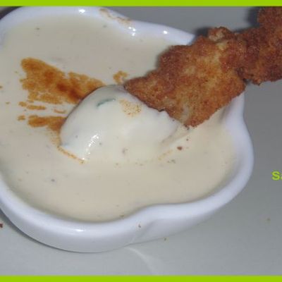 Batonnet de poulet pané et sa sauce blanche