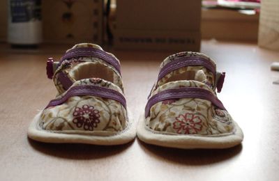 mini sandales