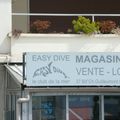 EASY DIVE Antibes Alpes maritimes club devanture vitrine jeu de mot humour photo