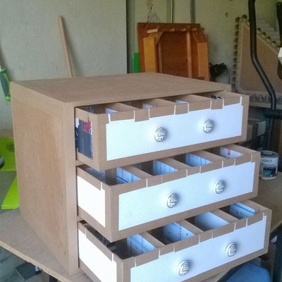 PETIT MEUBLE TROIS TIROIRS POUR JEUX VIDEO