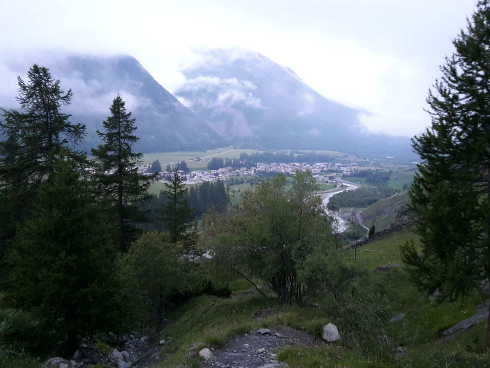 Col du Barbier, Refuge de Plan Sec, Chalets de la Loza, Chalets de Montafia, Torrent de la Rocheure  Chalets de la Turra de Termognon, Refuge du Cuchet, Refuge de Vallonbrun, Col de la Madeleine, Chalet du Mollard, Les Roches, Passerelles de la Lenta, Col de l’Iseran, Pas de la Tovière, Lac de Tignes, Col du Palet, Refuge du Col du Palet, Pont Baudin, Landry, Bellentre, Valezan, GR5