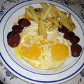 Oeufs frits aux chorizos et aux pommes de terre frites