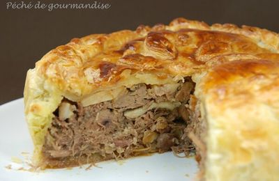 Tourte au confit de canard, foie gras et champignons des bois