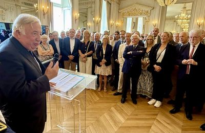 GÉRARD LARCHER DEVANT LES MAIRES : LE BOULET DE LA SUPPRESSION DE LA TAXE D’HABITATION.