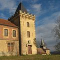 Le château du Bernet et sa petite église...