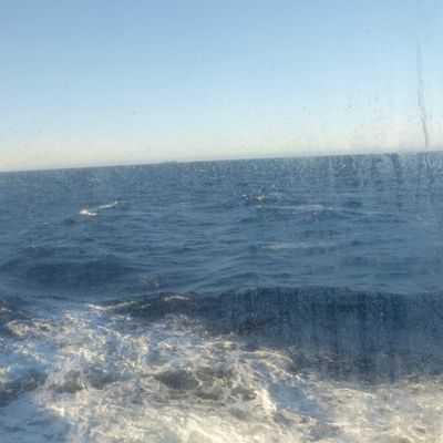 Belle vue par le hublot à mon réveil, puis petit