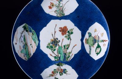 Dish (Pan) with Flowers, Landscapes, and Vessels with Musical Instruments, Kangxi period (1662-1722)