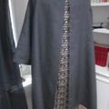 Une robe ODETTE en lin gris et coton gris imprimé lapins multicolores pour Marie-Claude...