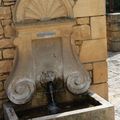 2 Fontaines et un puits à Beynac en Dordogne