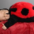 poupées Anne Geddes : la coccinelle