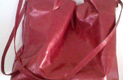 sac cuir rouge brillant