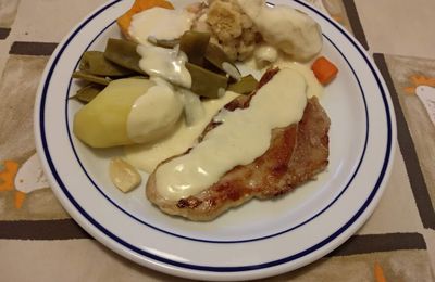 Grillades de porc et légumes vapeur à la sauce crémeuse au citron