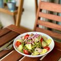 Salade pommes de terre, haricots verts, thon, tomates, oignons rouges et persil