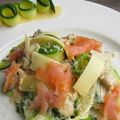 Tagliatelles de courgettes aux deux cantal, fruits de mer et saumon fumé.