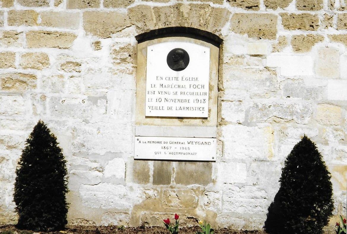 Rethondes, Eglise Saint pierre, plaque Foch (60)