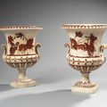 Paire de vases de forme cratère en albâtre blanc. Italie, première partie du XIXème siècle