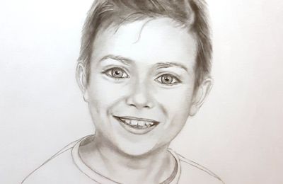 Portrait d'enfant à la mine graphite