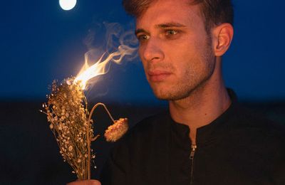 MUNE, coup de coeur folk, avec l'album Assis au Bord du Monde
