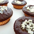 Mini-muffins vanillés avec une couverture aux deux chocolats