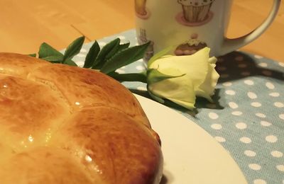 BRIOCHE AU LAIT CONCENTRÉ, fourrée de caramel beurre salé au spéculoos