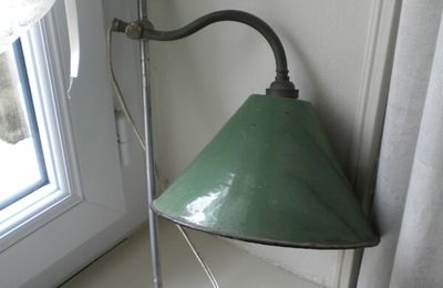 LAMPE ANCIENNE EMAILLEE