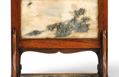 A small huanghuali and dalishi marble table screen, Late Ming dynasty