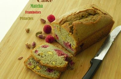 Cake ou gâteau au thé matcha, framboises et pistaches, sans gluten et sans lactose