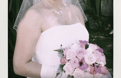 Photo de mariée avec voile et collier mariage Mirage