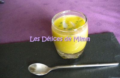 Verrine de velouté de pois cassés aux lardons d'elbot fumé