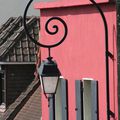 Le lampadaire et la maison rose...