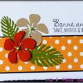 Carte de voeux exotique avec hibiscus orange et kraft