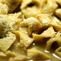 Primo piatto de Fêtes à la bolognaise : tortellini in brodo