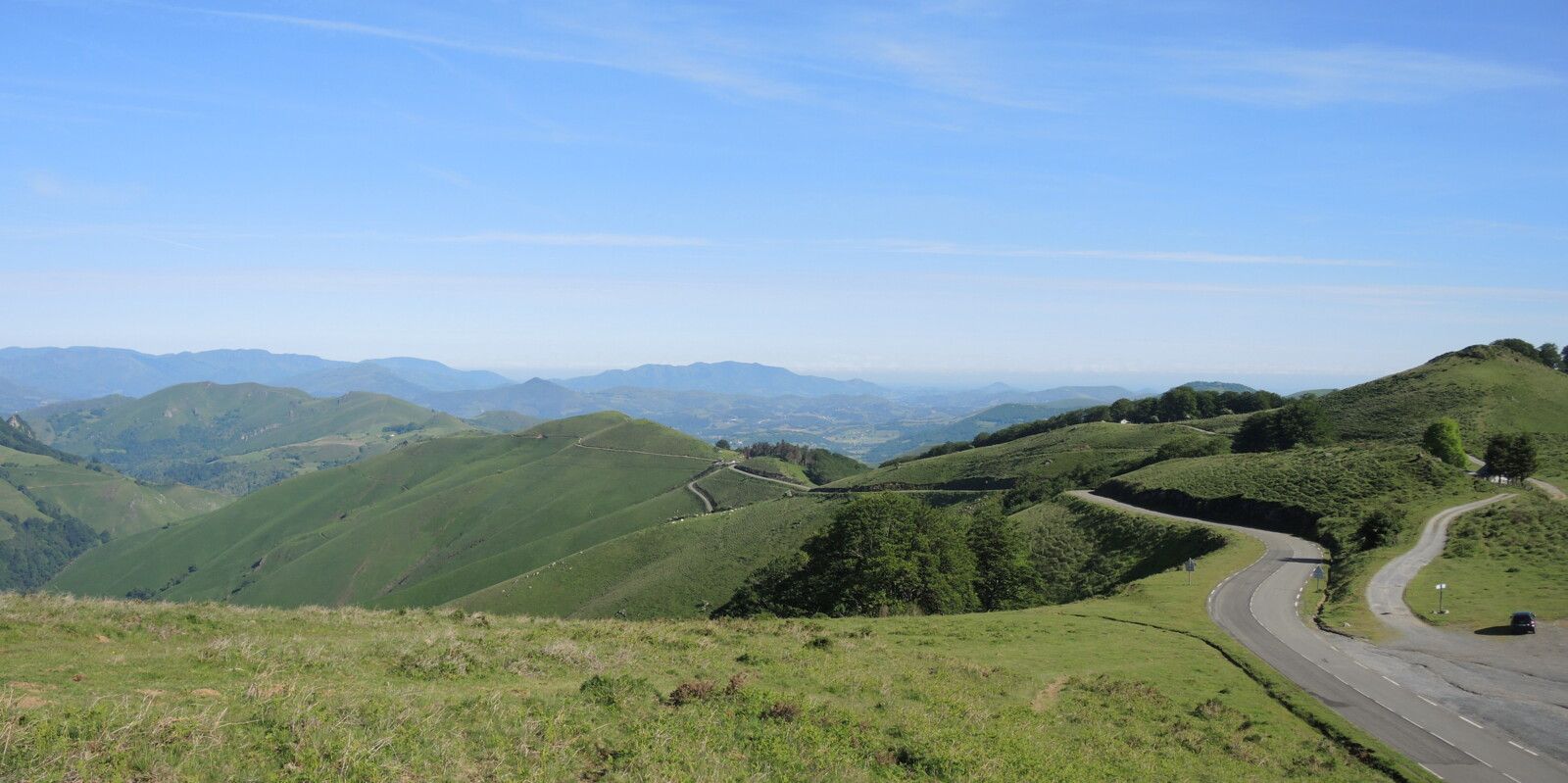 Route d'Iraty, chapelle Saint Sauveur, panorama sur la D18 (64)