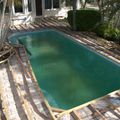 Deck tour de piscine en Cumanu, lasure incolore.