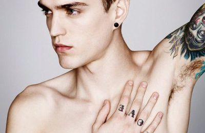 " Bonjour, je m'appelle Josh Beech et j'ai oublié d'être moche "