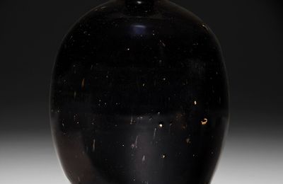 A large russet-mottled black-glazed vase, Northern Song dynasty (960-1127)