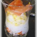 Verrine saumon fumé, crème au carré frais, oeufs et surimi