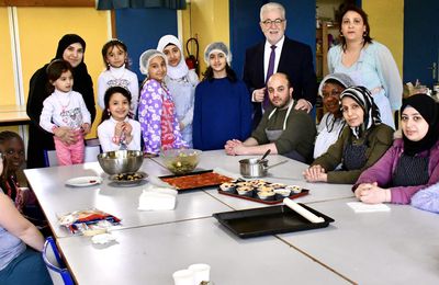 TABLE INTERGÉNÉRATIONNELLE AVEC LE SERVICE FAMILLE DU CENTRE SOCIAL.