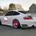 UNE PORSHE HELLO KITTY